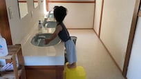 洗面台に子供用の台がありましたので、自分から進んで使って手を洗っていました。お水冷たくて気持ちがいいよー!