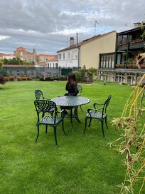 Jardim ao lado onde serve café da manhã