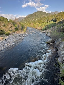 20 minutes to the rapids and lake