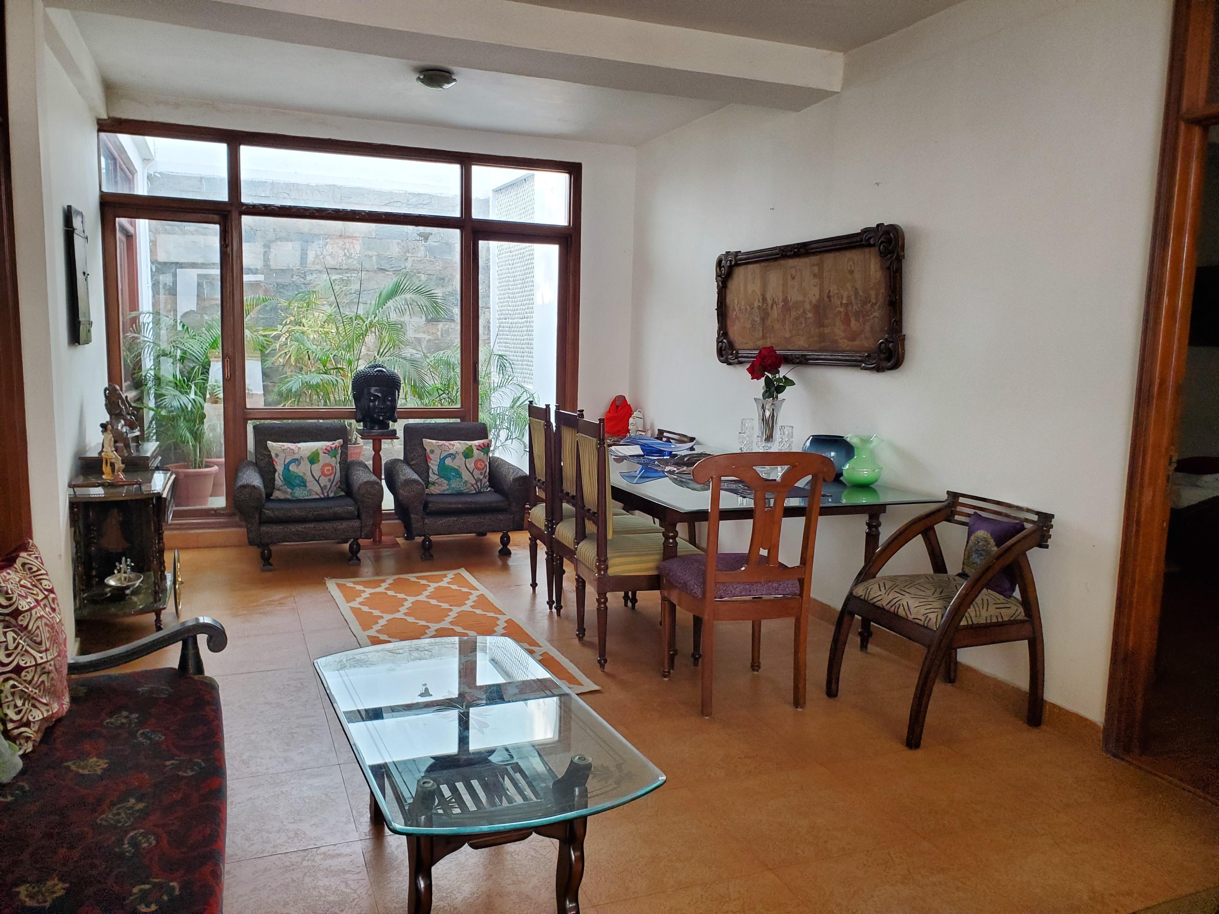 Sitting/dining area in between the two bedrooms. Perfect for our dinners together indoors.