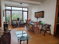 Sitting/dining area in between the two bedrooms. Perfect for our dinners together indoors.