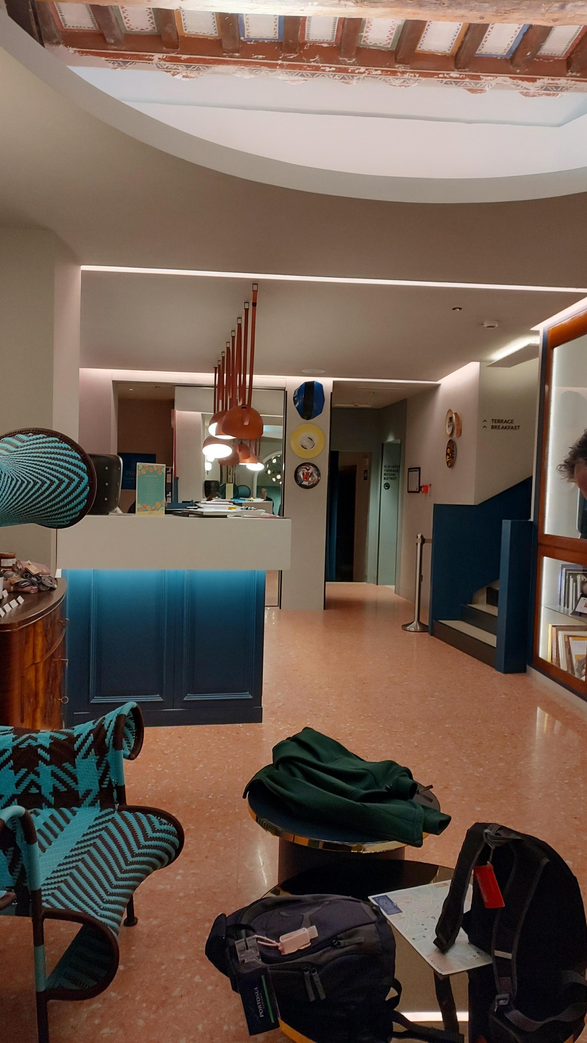 Saguão do hotel.