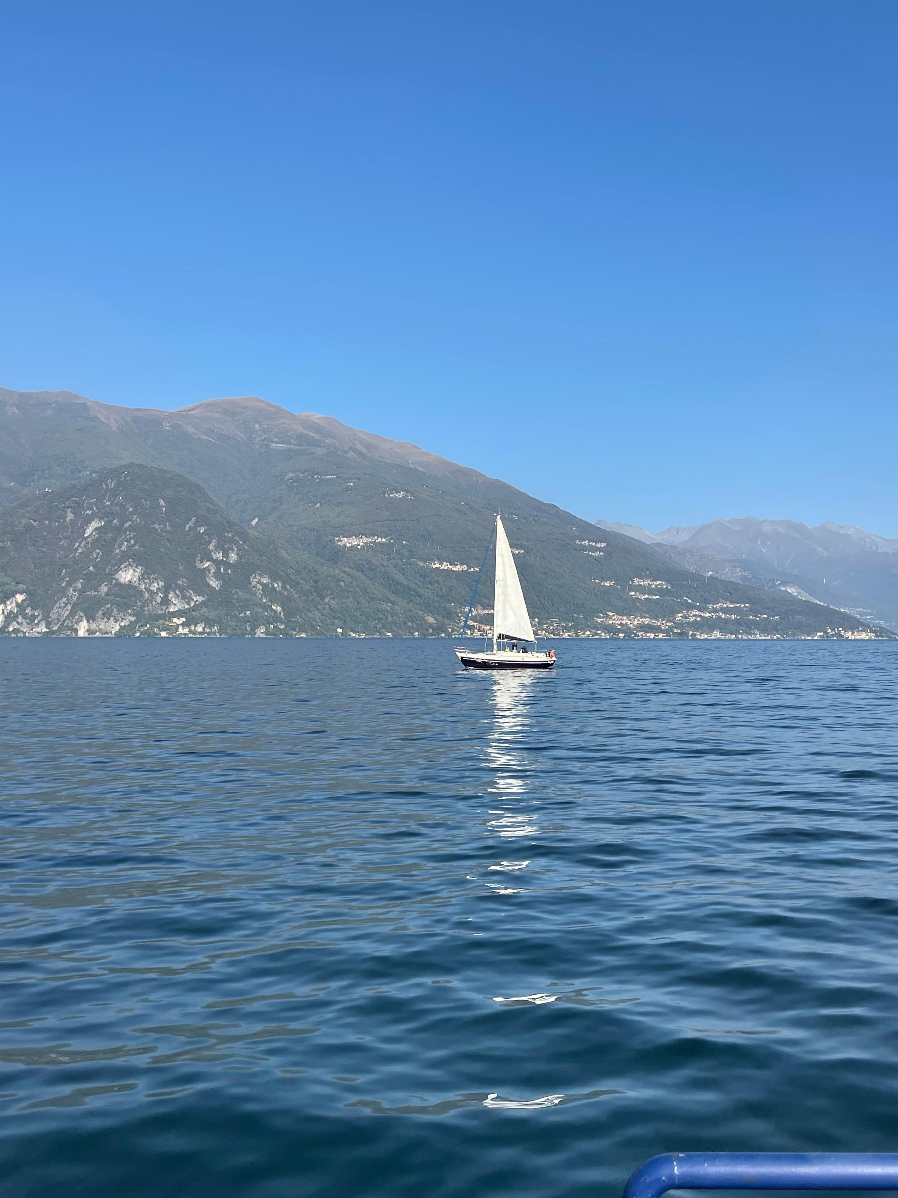 Le lac est un très agréable endroit 