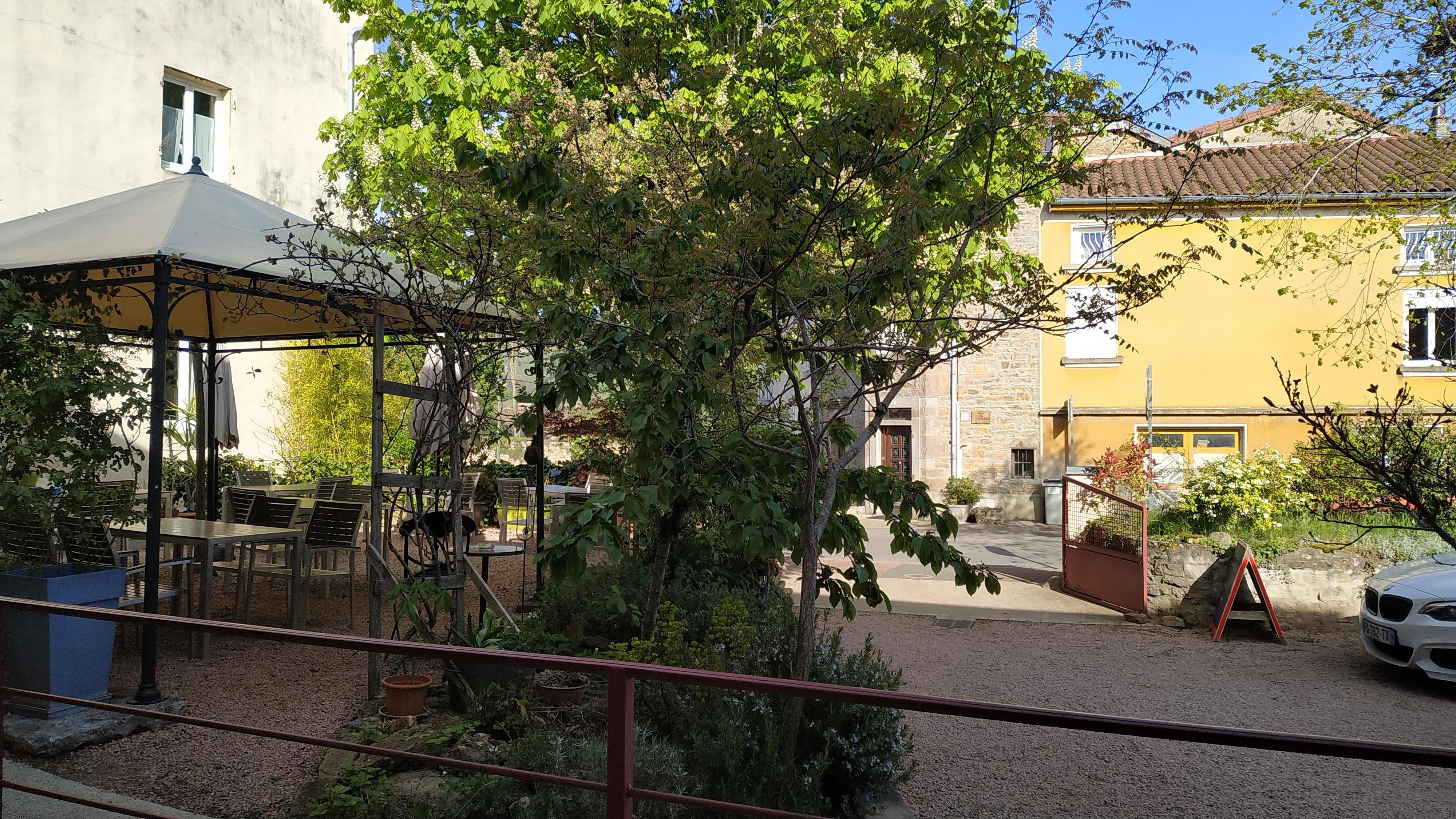 terrasse et cour intérieure