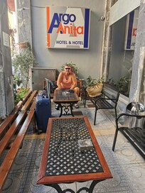 Et stille og rolig hotell nært havna med god service og rene og pene rom. Et godt og rimelig valg for ei overnatting før båt ut til øya vår.