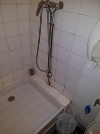 Sanitaires chambre 12..