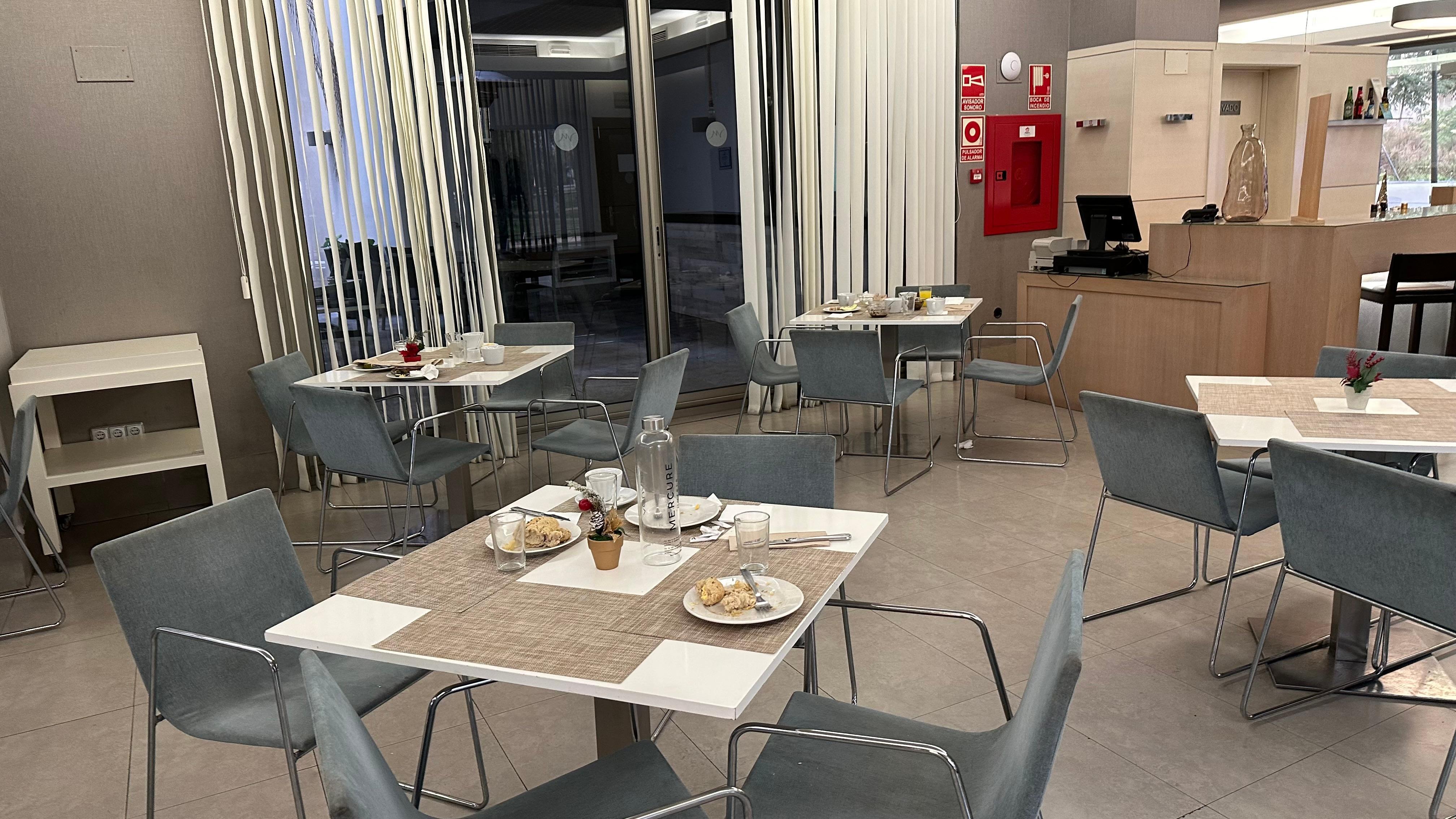 Salle de petit déjeuner, pas débarrasser à 8h du matin