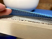 Uralte Krümmel auf, in und unter klebrigen matten