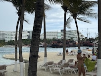 Esta es el area de la playa muy cómodo y nada aburrido