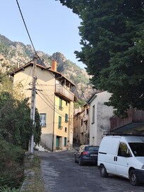 L'entrée du chemin montant au gîte