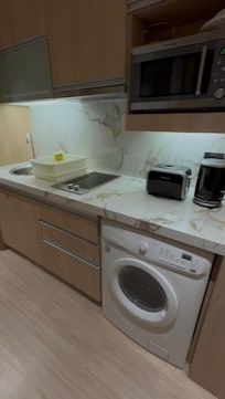 Kitchenette - Dining table & 2 chairs on the opposite side ( bot in pic). Well equipped with cooking utensils stored in cupboards.
