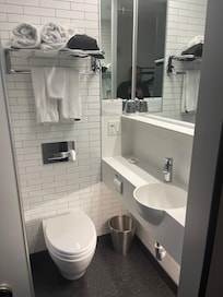 Banged me head on that ledge trying to wash my face!