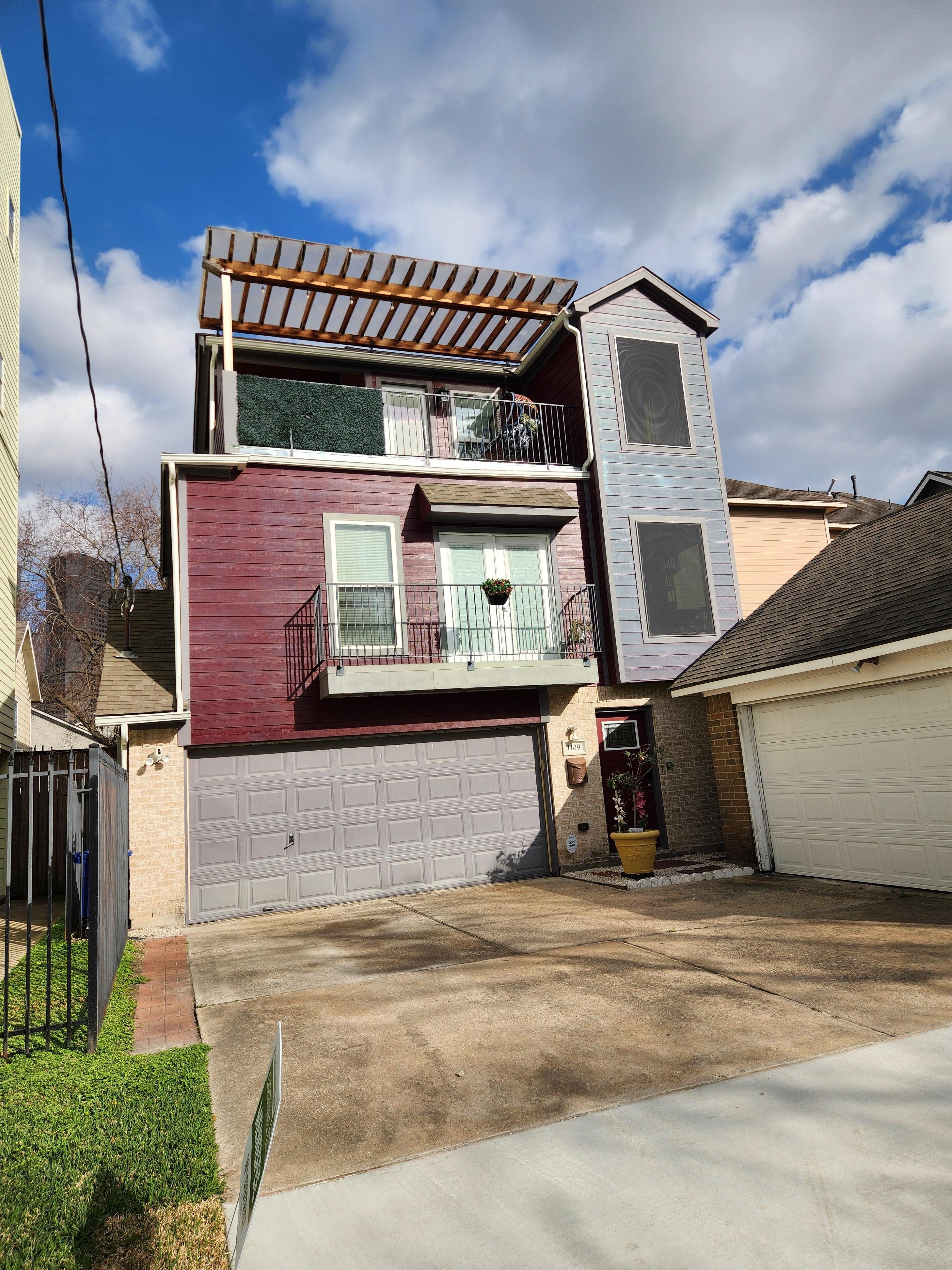 Great balcony would remove the twin beds upstairs and put a folding queen.