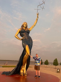 Statues honoring Barranquilla natives, Shakira & Sophia Vergara along the boardwalk. Lots of tourists, safe in the evening.