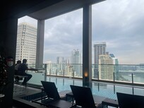 左の奥に屋外エリア。スタッフが丁寧で良かった!