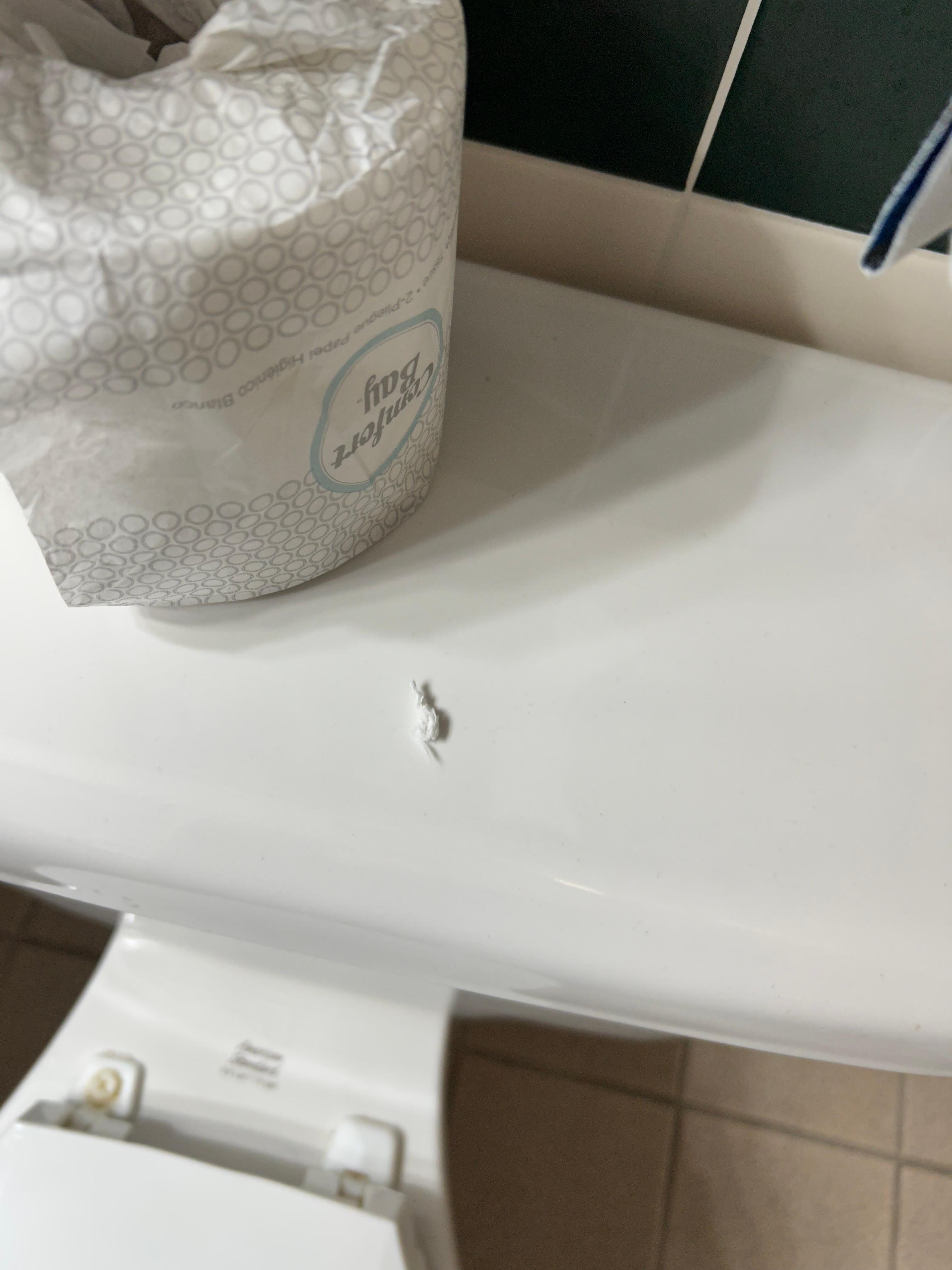 Dieser Faden lag dort 5 Tage lag, wie lange vorher? Geputzt wurde dort dann sicherlich nicht 