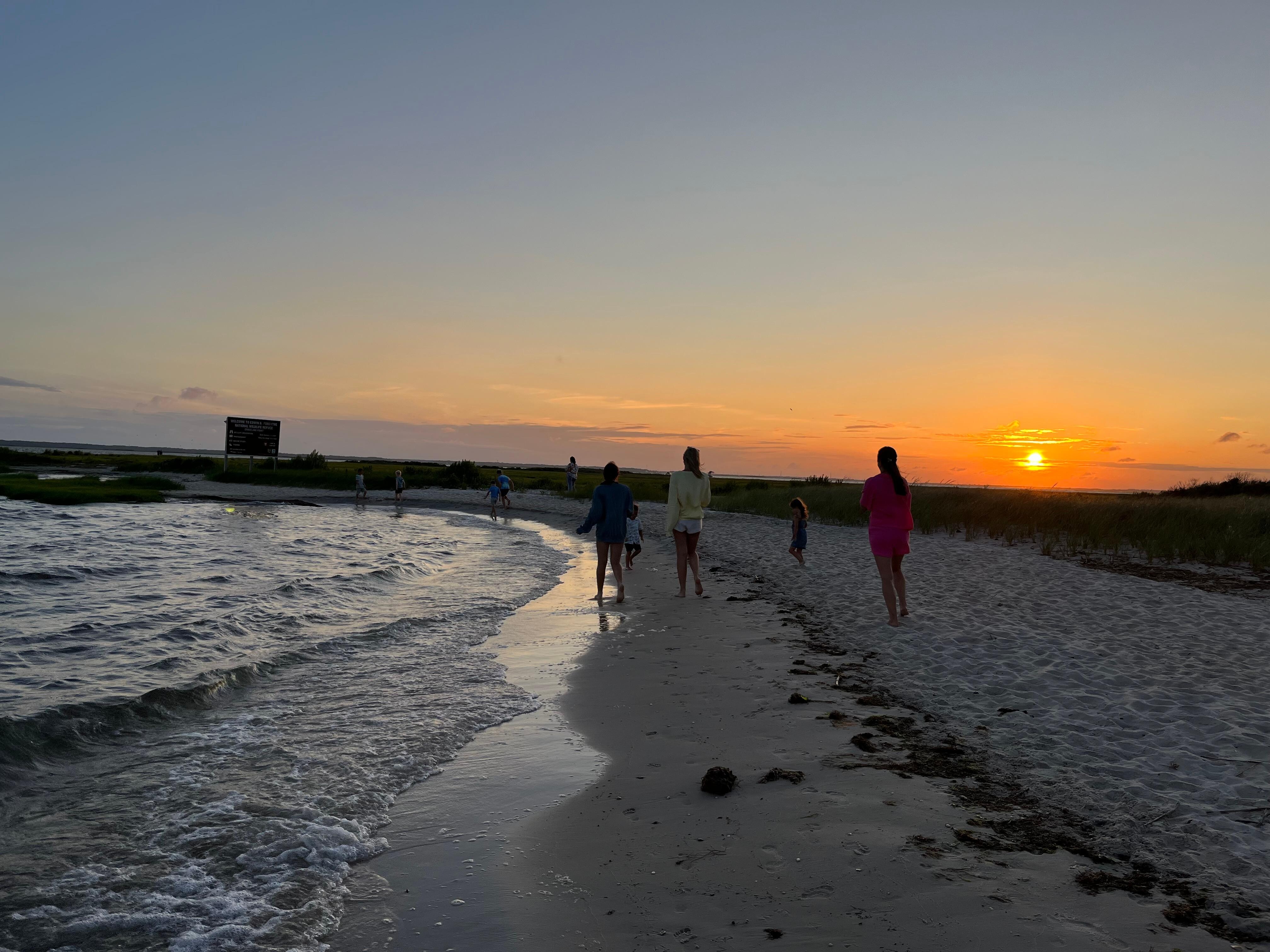 Bay beach was close, and beautiful and any time of the day. Nice shallow swimming area for littles made it very enjoyable! 