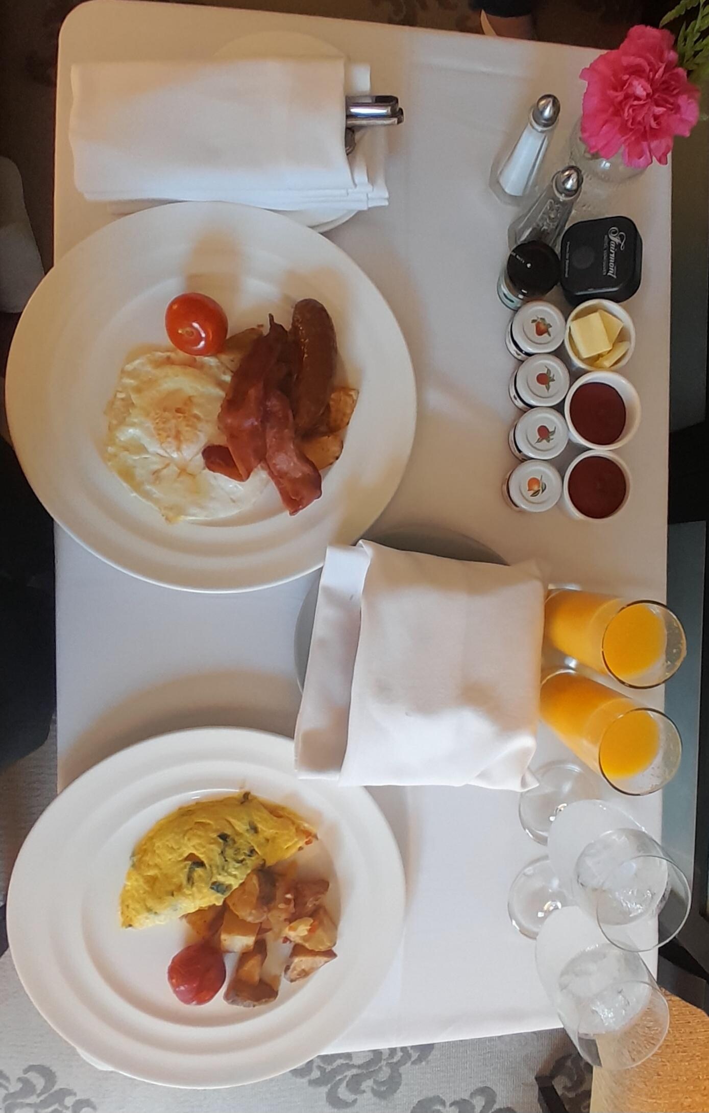 Room breakfast..the best!!!