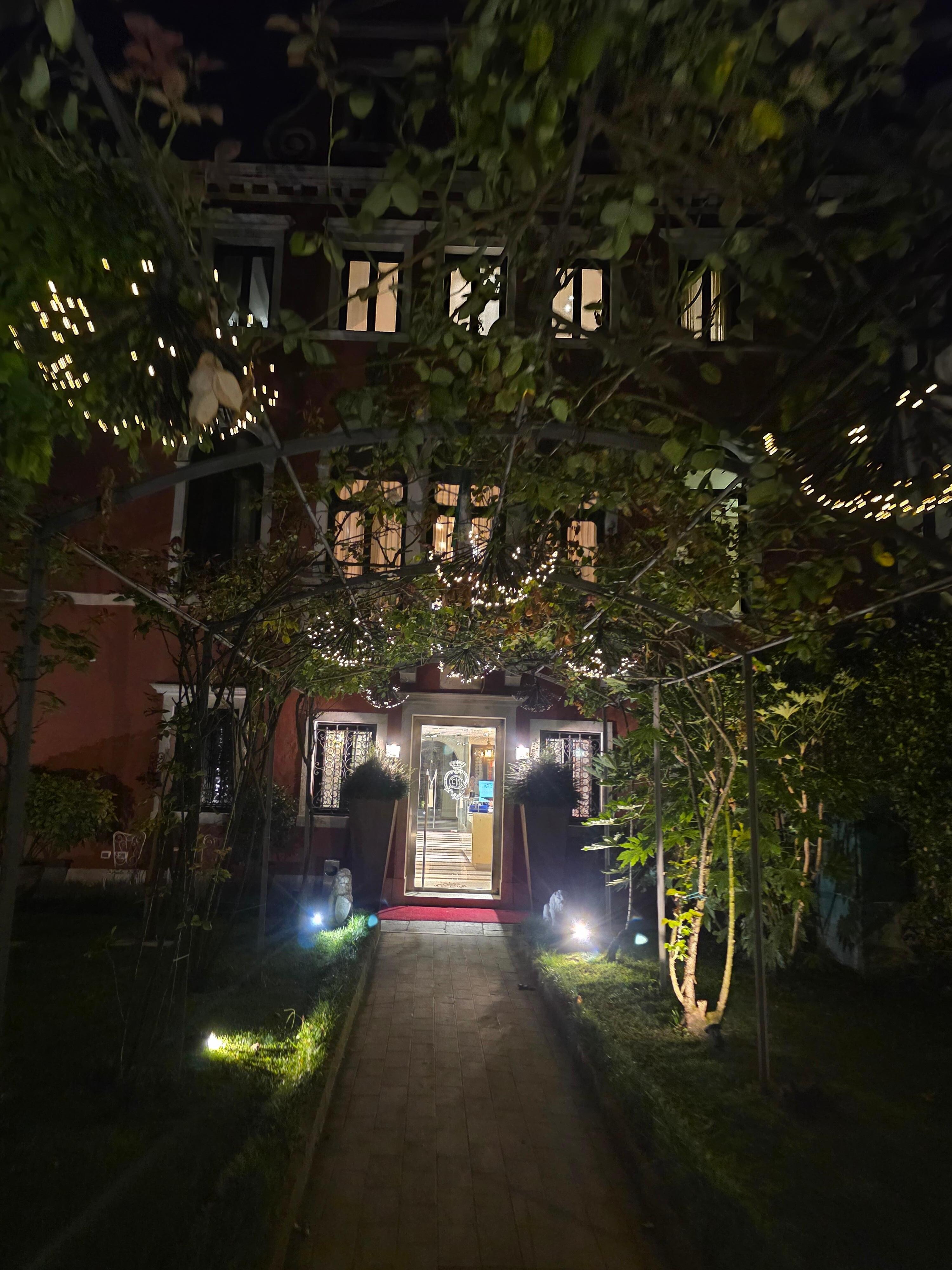 The entrance to this beautiful hotel. 