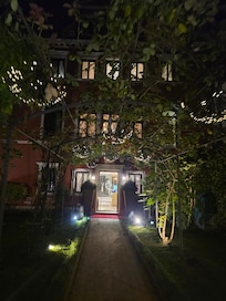 The entrance to this beautiful hotel.