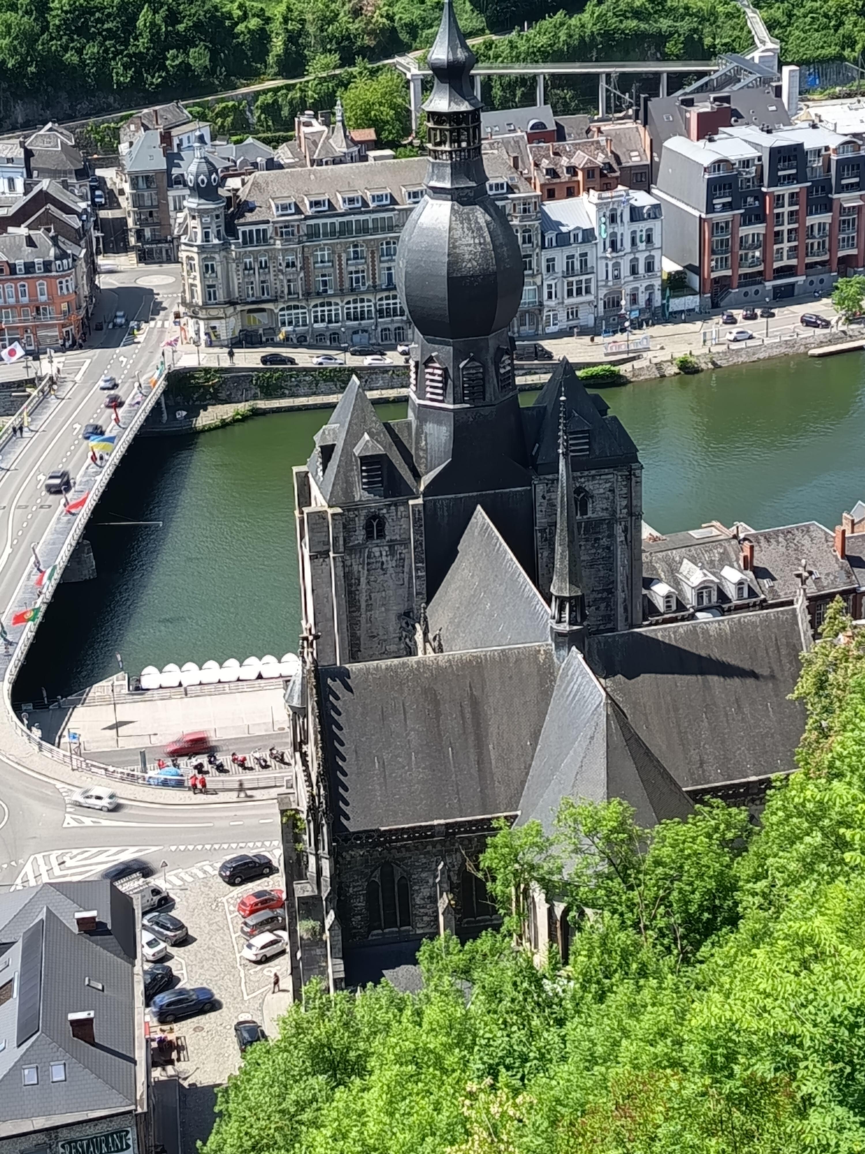 Vue aérienne de Dinant 