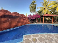 Very good sized pool!