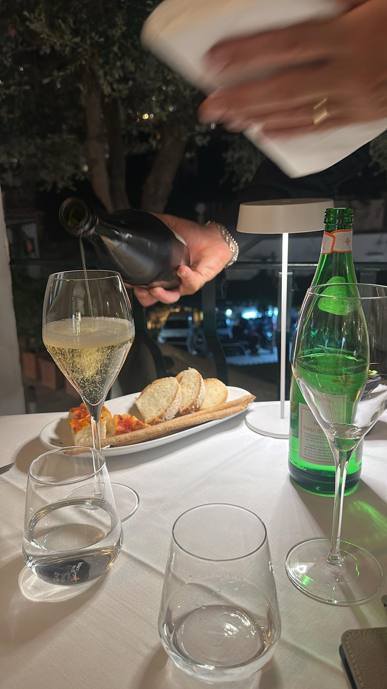 Hotel restaurant with a beautiful view of the road 