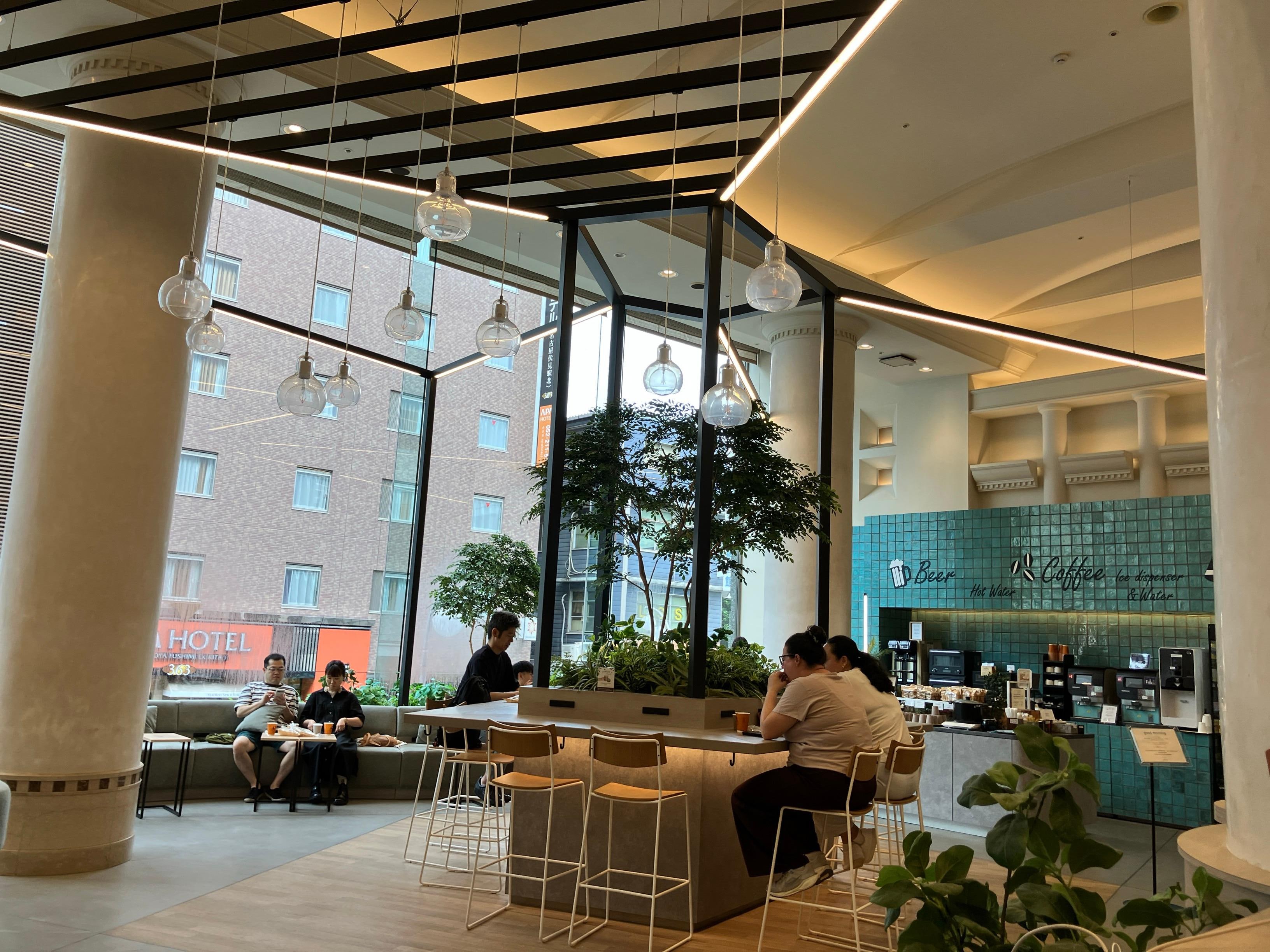 朝食会場のラウンジ