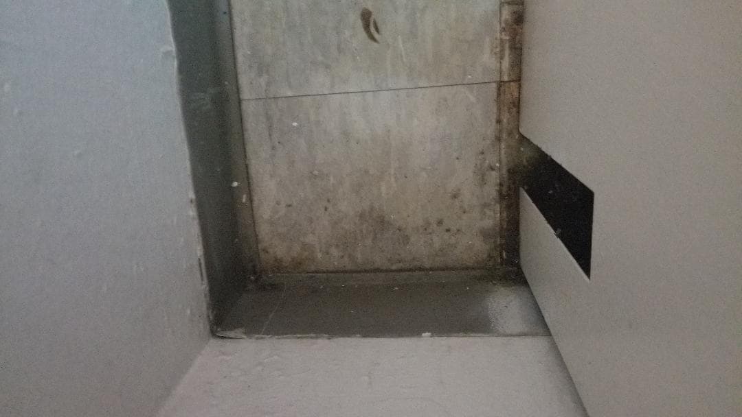 unclean areas around the bed