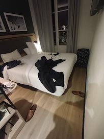 ROOM (LOOK AT THE SHOES TO UNDERTAN THE DISTANCE FROM THE WALL)