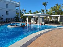 Elite club pool bar