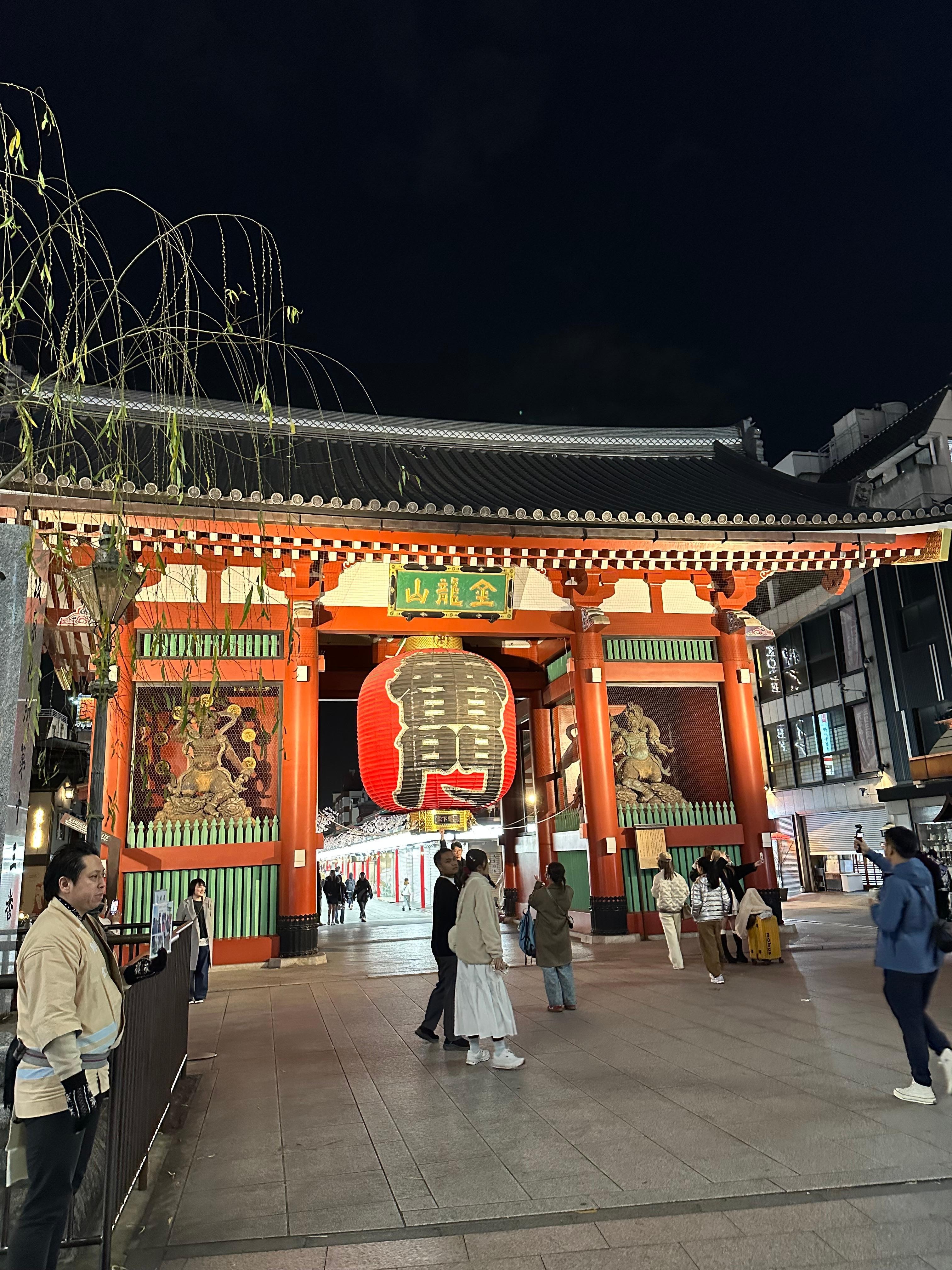 雷門も徒歩3分程度です