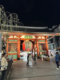 雷門も徒歩3分程度です