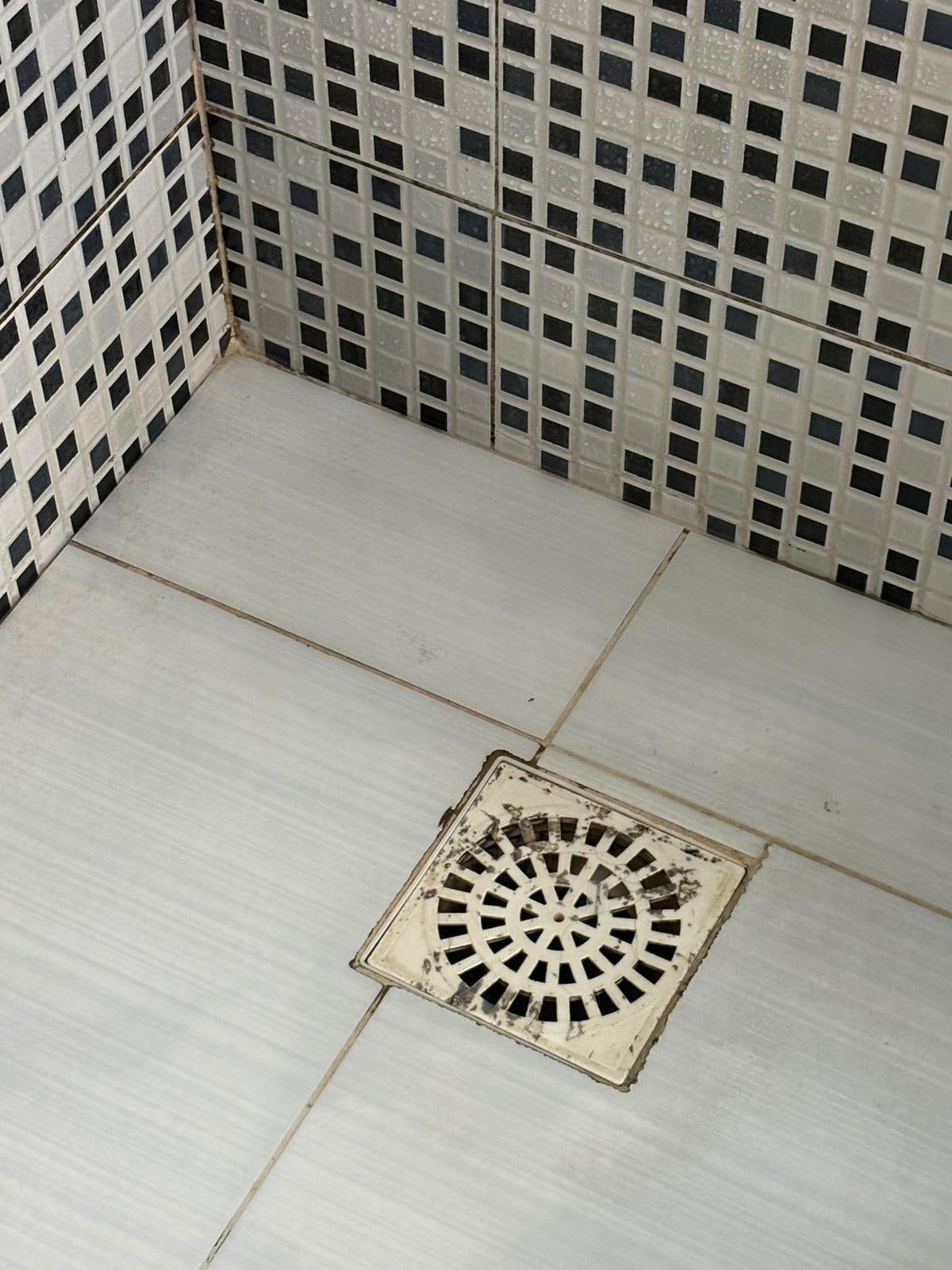 Paredes mofadas e sujas