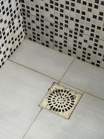 Paredes mofadas e sujas