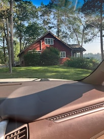 Approach to cottage