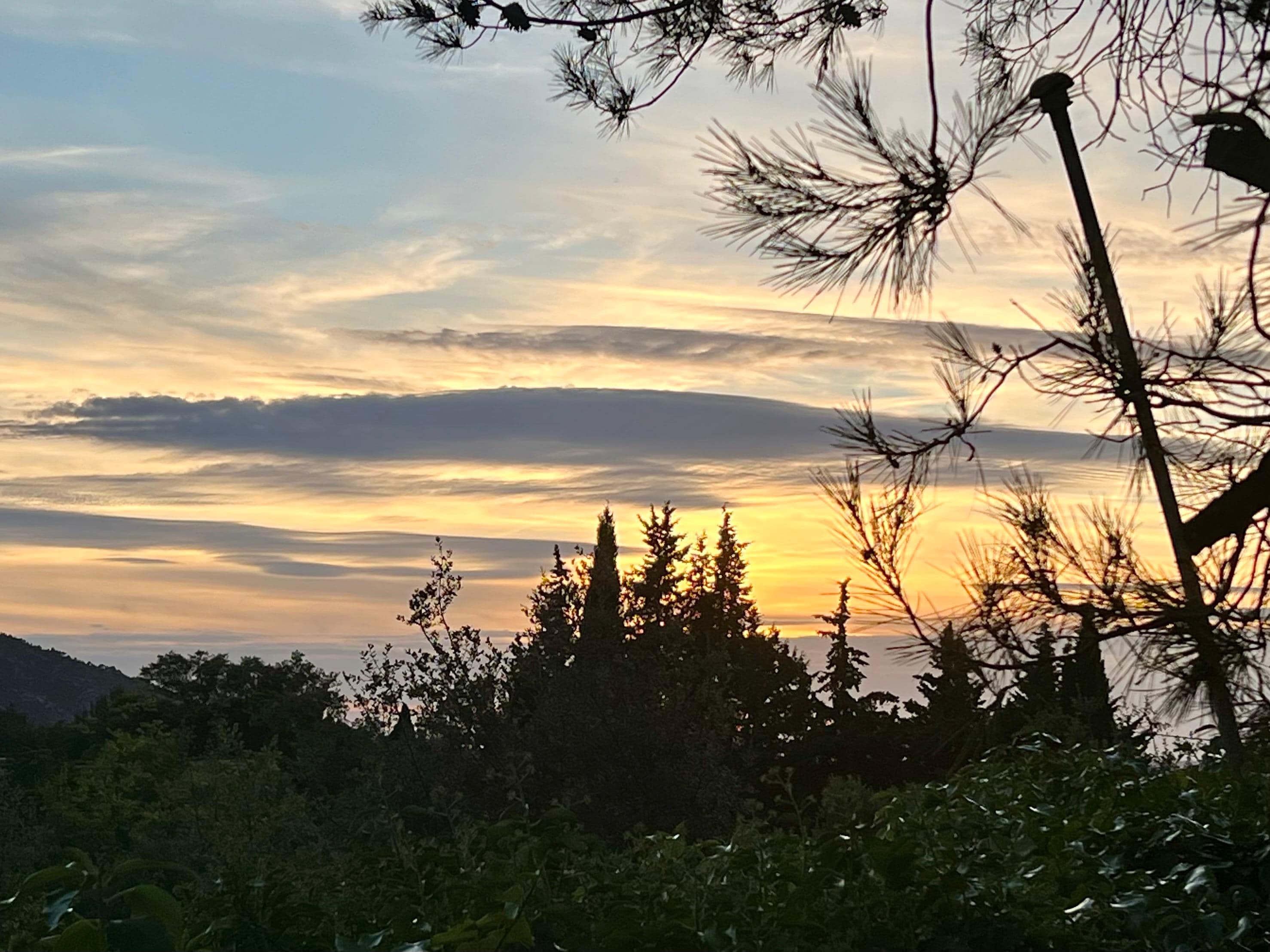 Prachtige luchten gefotografeerd vanuit de tuin 