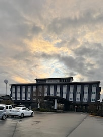 ほとんどは車の来客
駐車場広い🅿️