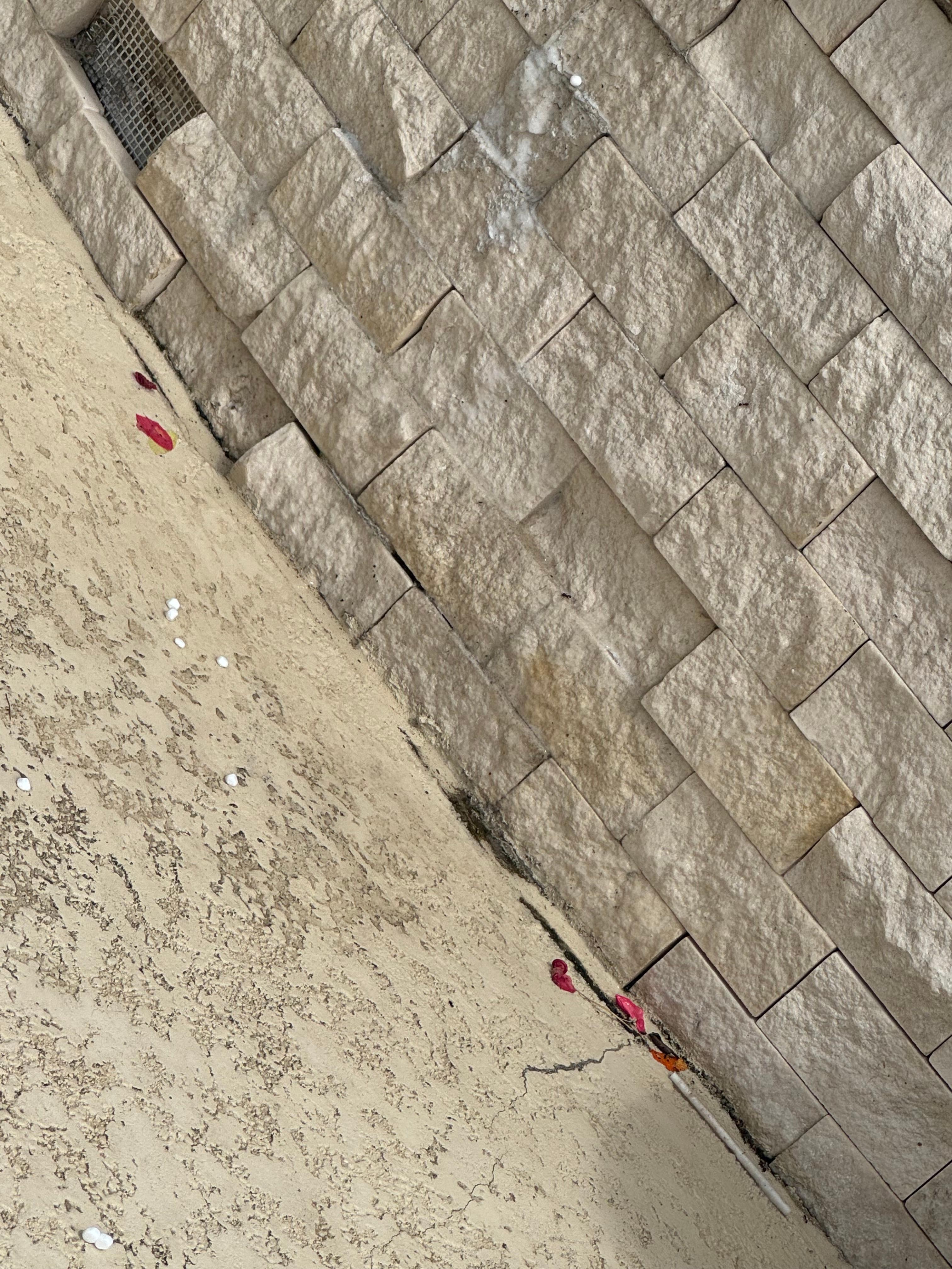Balloons were melted to the side, tells me it wasn’t cleaned very well prior to our stay