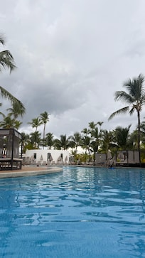En una de las piscinas privadas