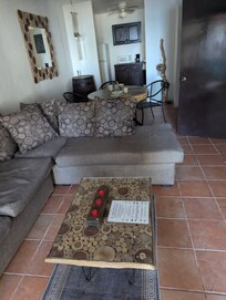 No additional knife or pots and pans