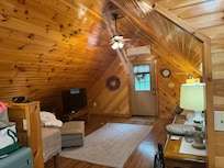 So comfortable and cozy ! Love how the whole place is decorated!