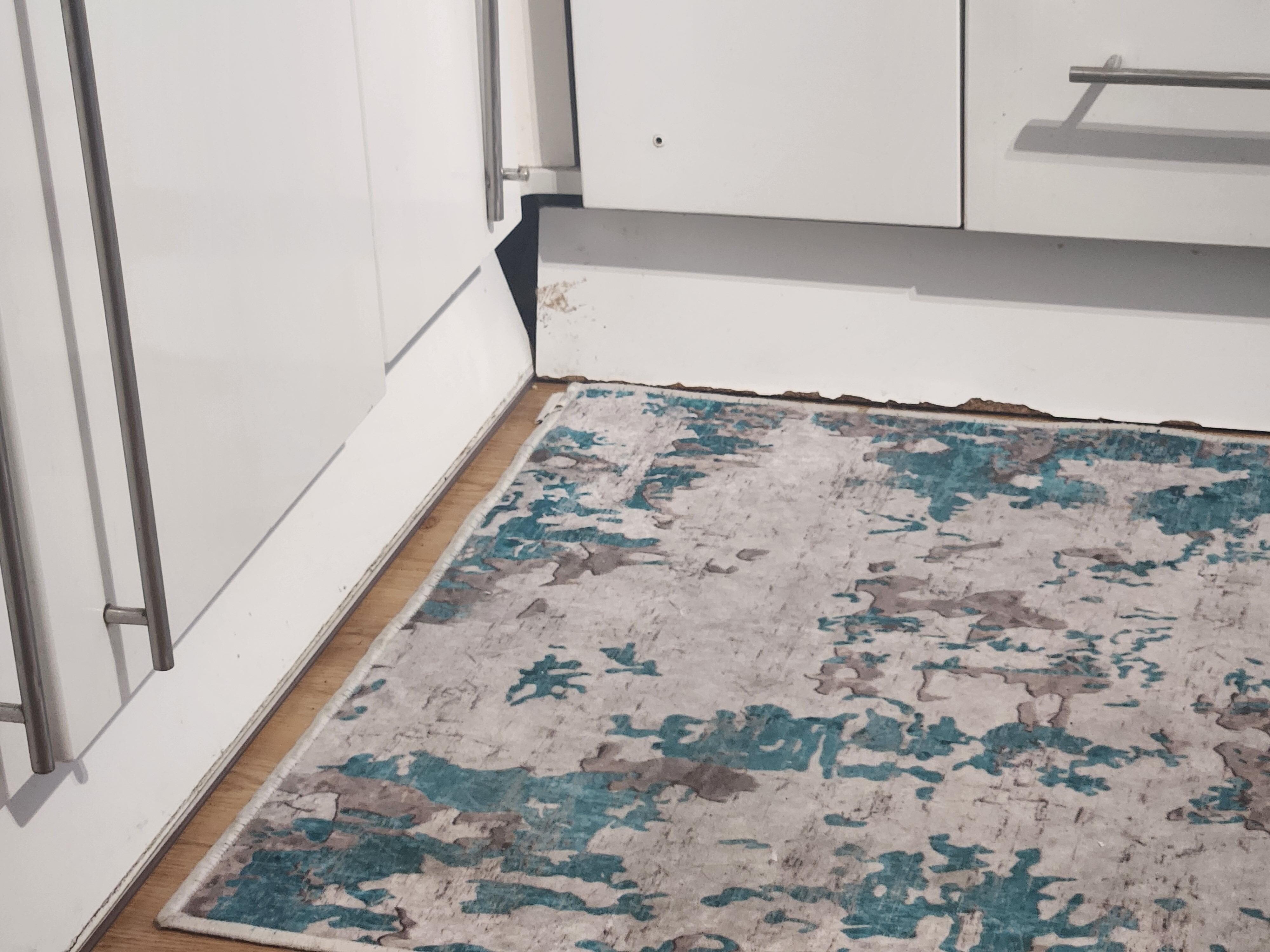 Kitchen base boards not atrached