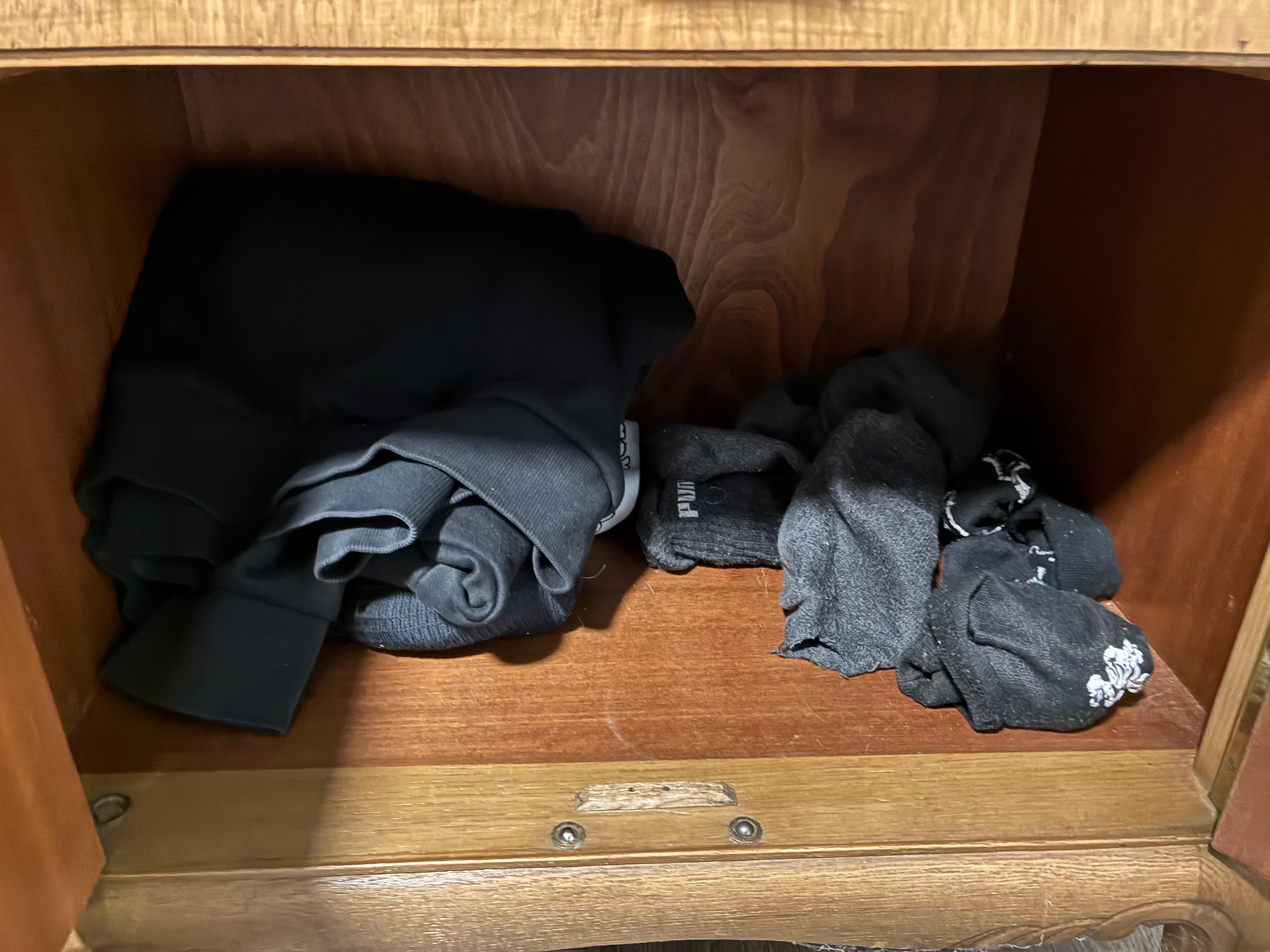 De achtergelaten vieze kleding 