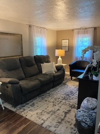 Living area, 2 recliners in couch!