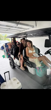 The golf cart and bikes were such a bonus! They made getting to and from the beach super easy—a quick 1–2 minute drive with plenty of public parking. It was so convenient and made our beach days effortless!