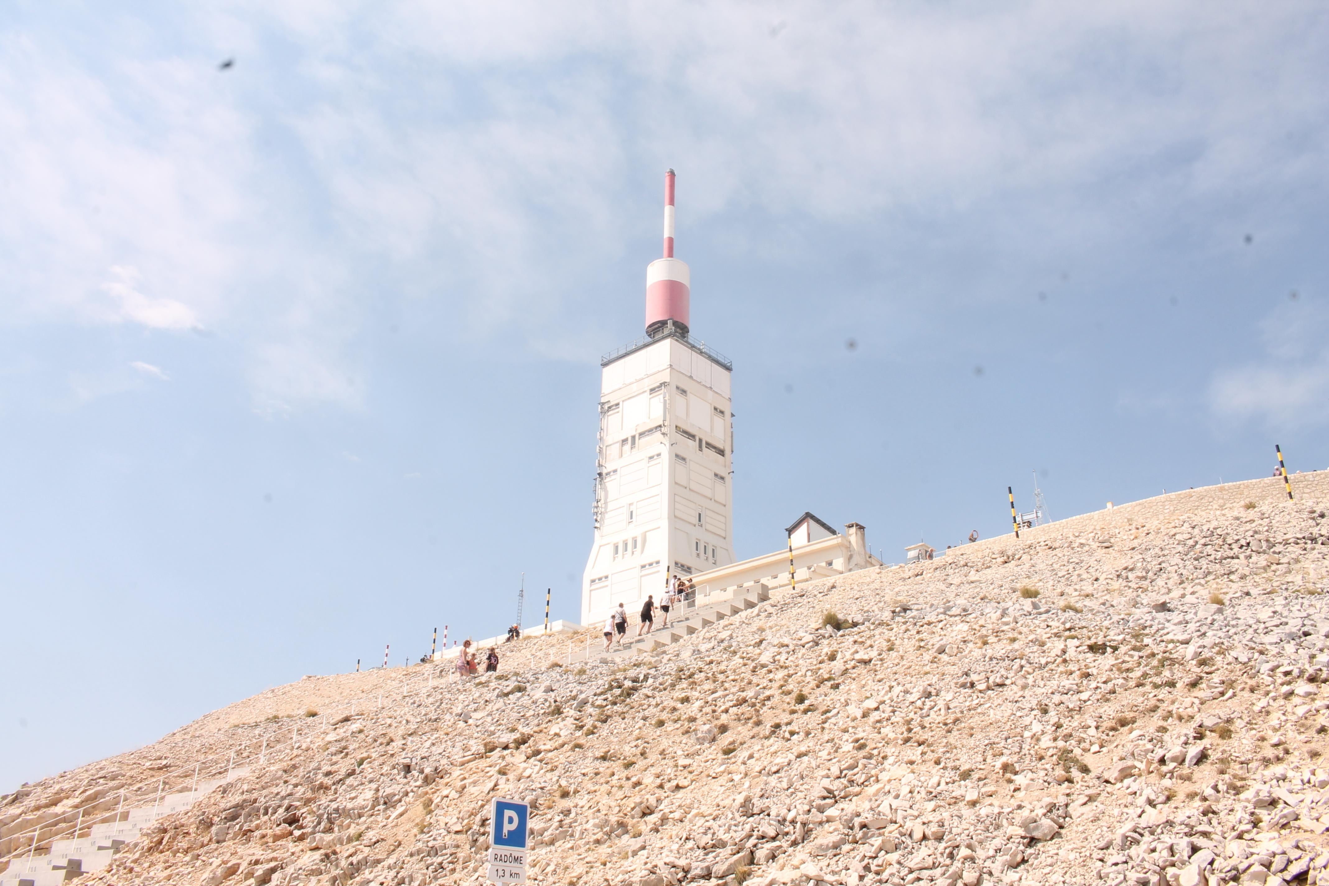 Der Mont Ventoux, 1910 Höhenmeter und ca 30 km entfernt