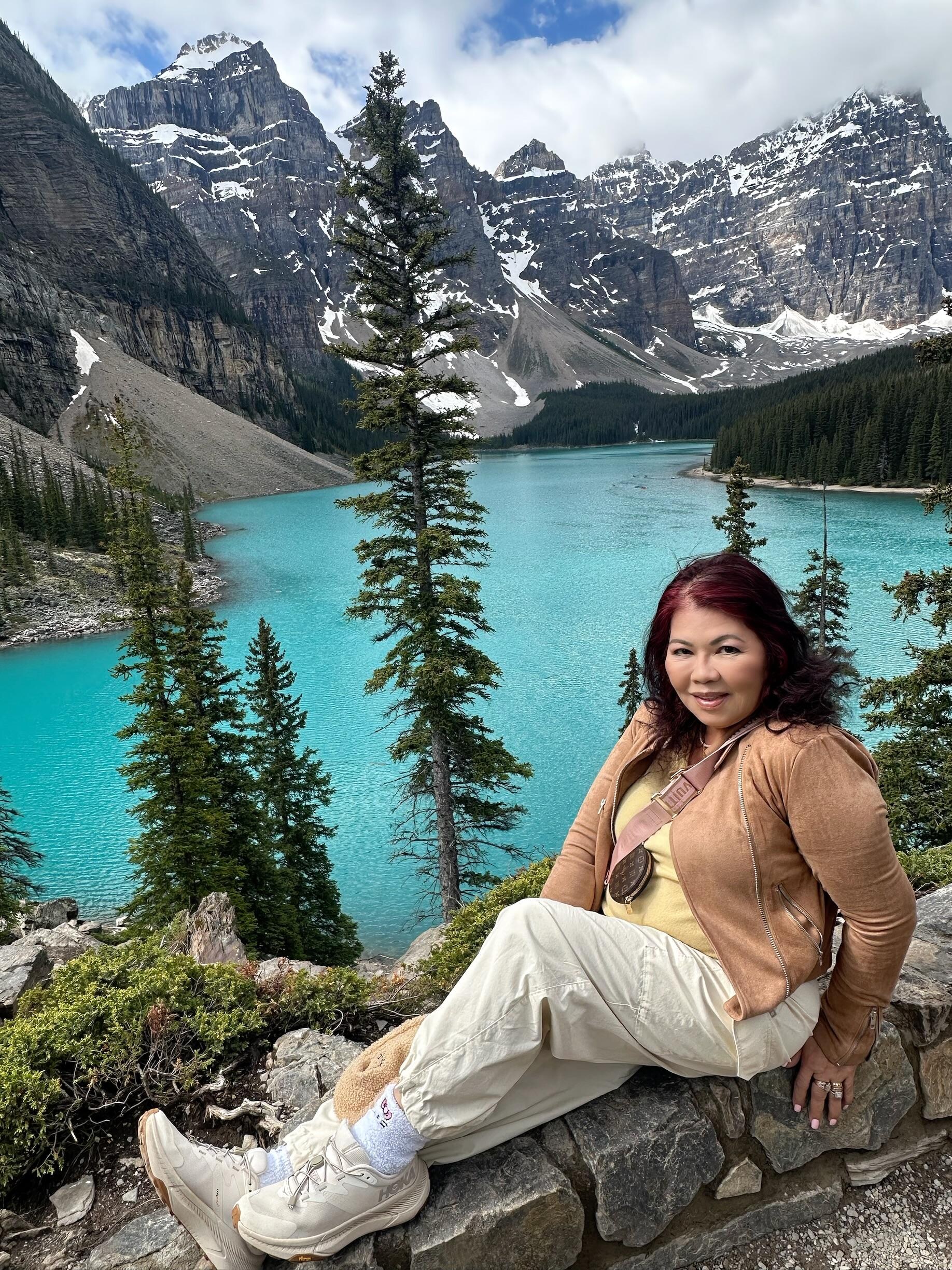 Lake Moraine is breathtaking!! Our tour met at A nearby hotel, just a stone throw away from Banff Inn.