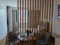 A bachelor but there is a slat separator.