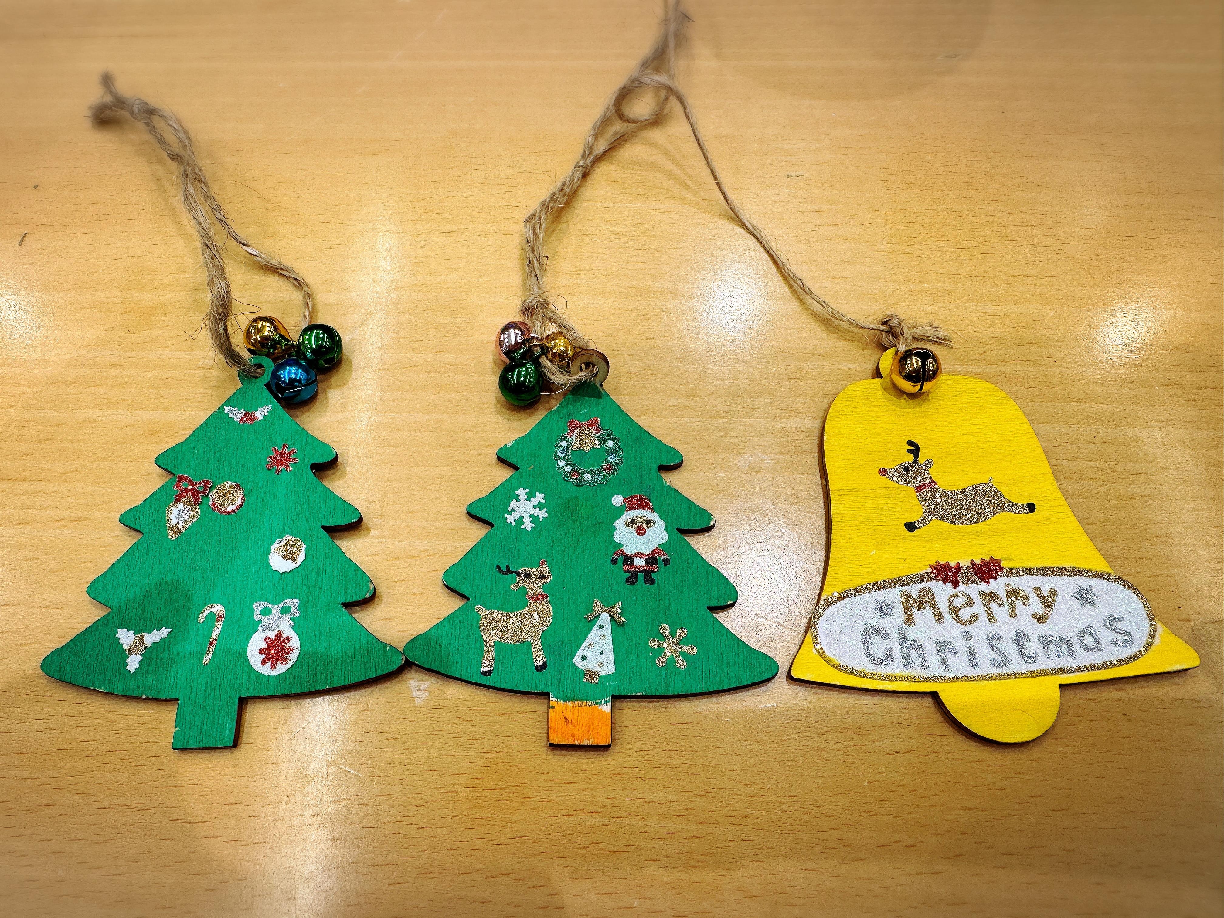 クリスマス特設フリーハンドメイドコーナーがあり、子供たちも暇しませんでした。かわいい飾りができました。